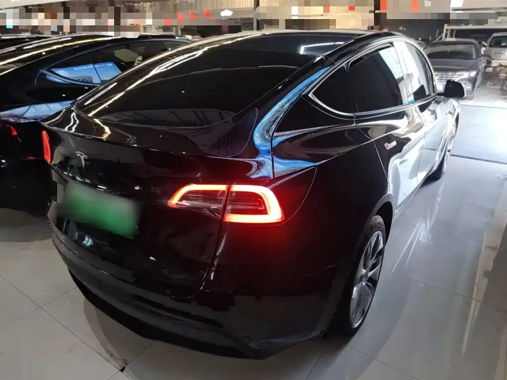Tesla Model Y — фото 6