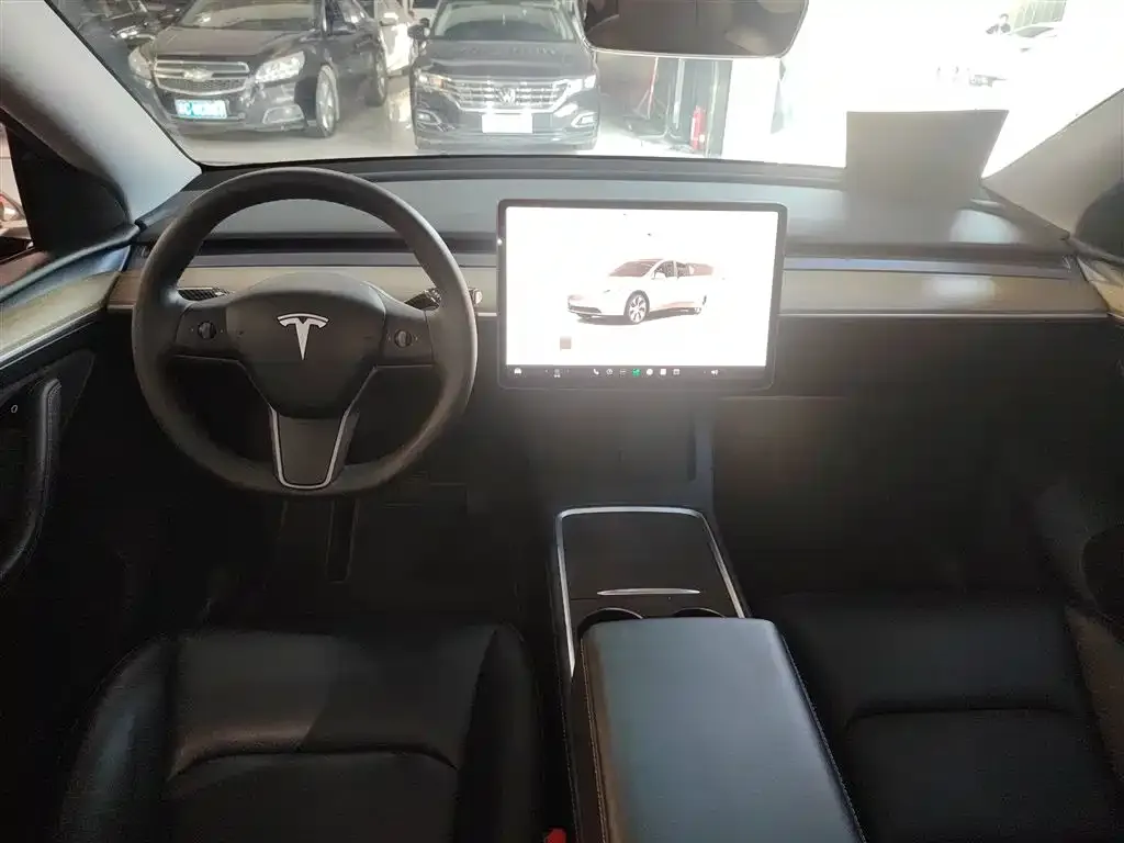 Tesla Model Y — фото 9