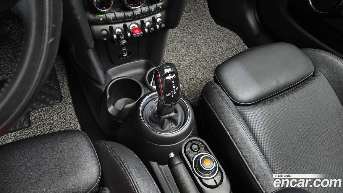 Mini Cooper Convertible 2021 из KR, фото 9
