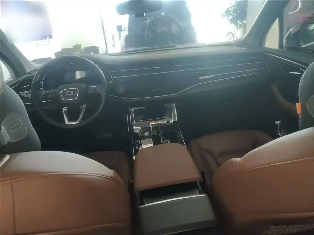 Audi Q7 2024 из CN, фото 10