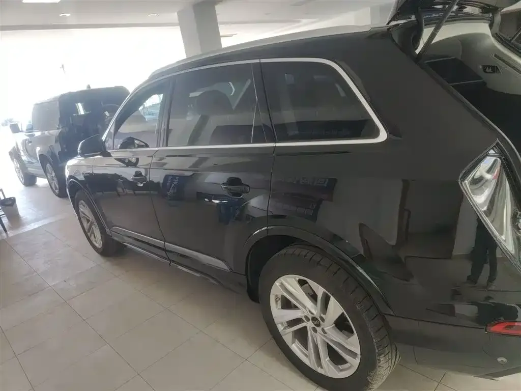 Audi Q7 2024 из CN, фото 5