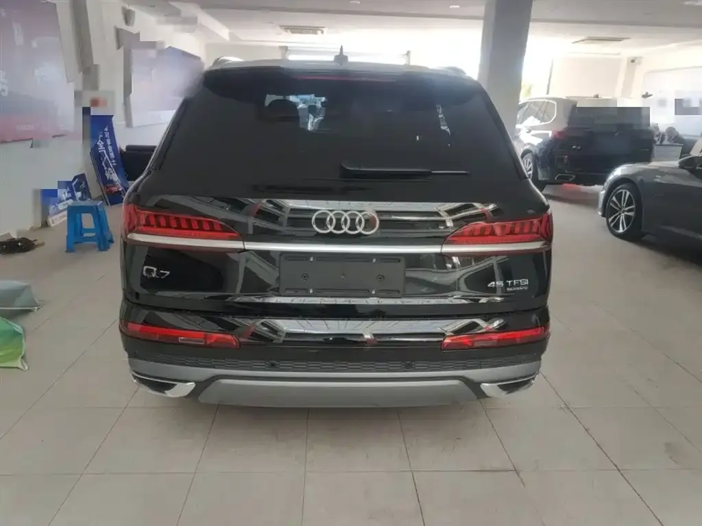 Audi Q7 2024 из CN, фото 6