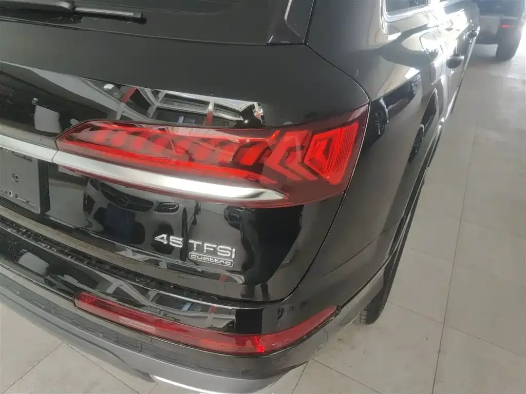 Audi Q7 2024 из CN, фото 8