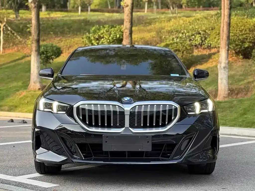 BMW 5 Series — фото 2