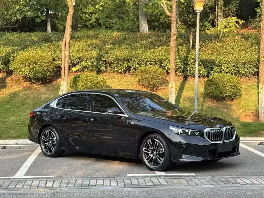 BMW 5 Series — фото 3