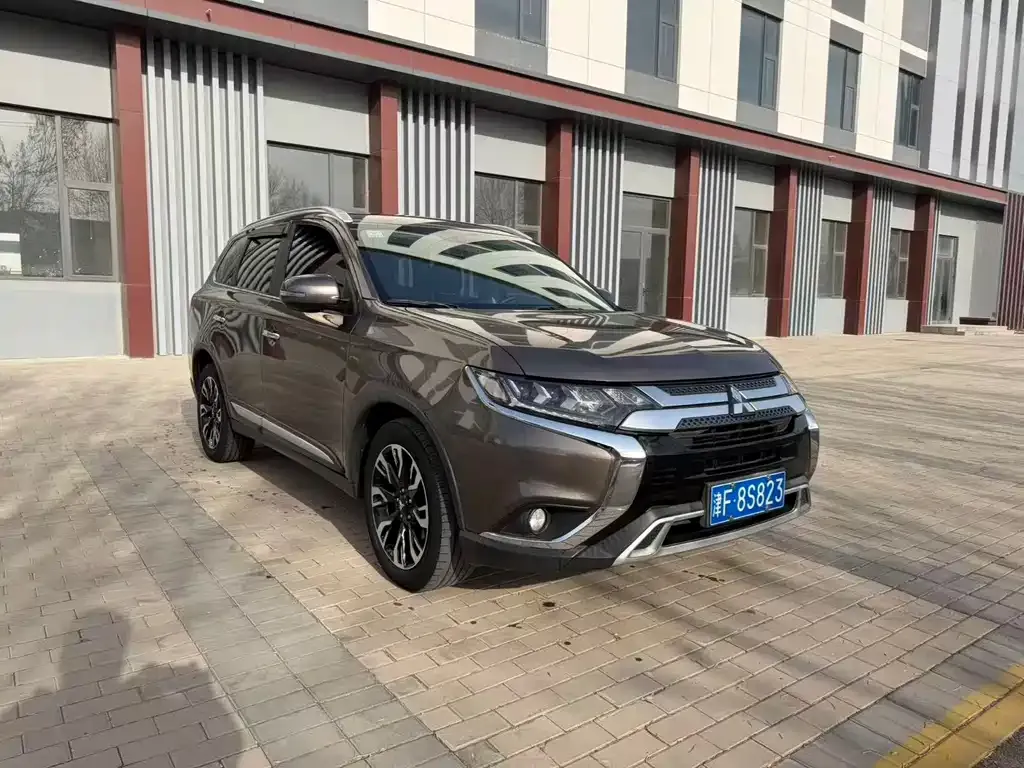 Mitsubishi Outlander — фото 2
