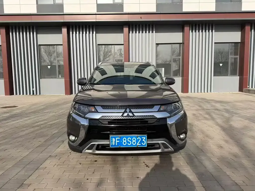 Mitsubishi Outlander — фото 3