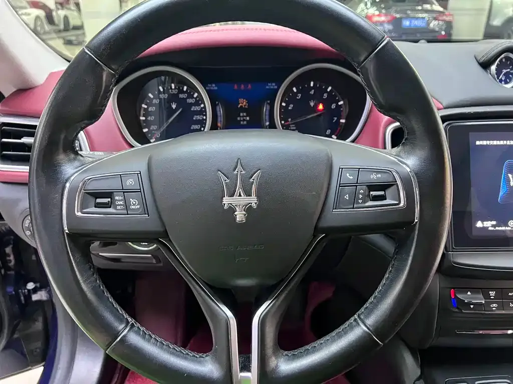 Maserati Ghibli — фото 10