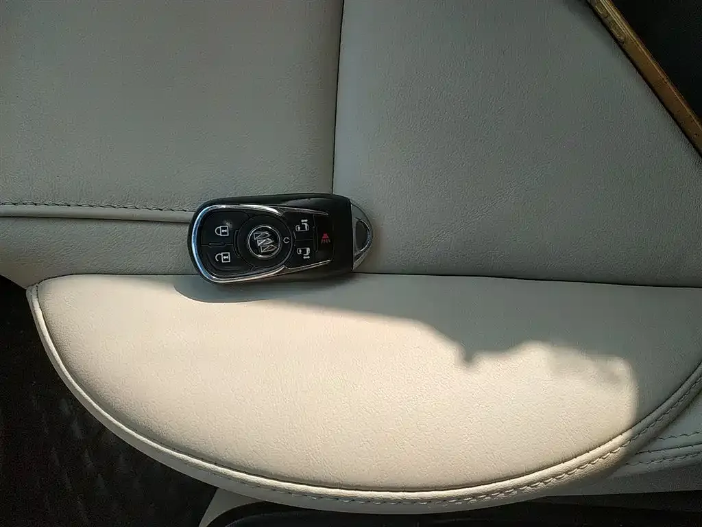 Buick GL8 2023 из CN, фото 9