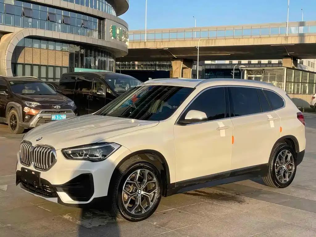 BMW X1 — фото 1