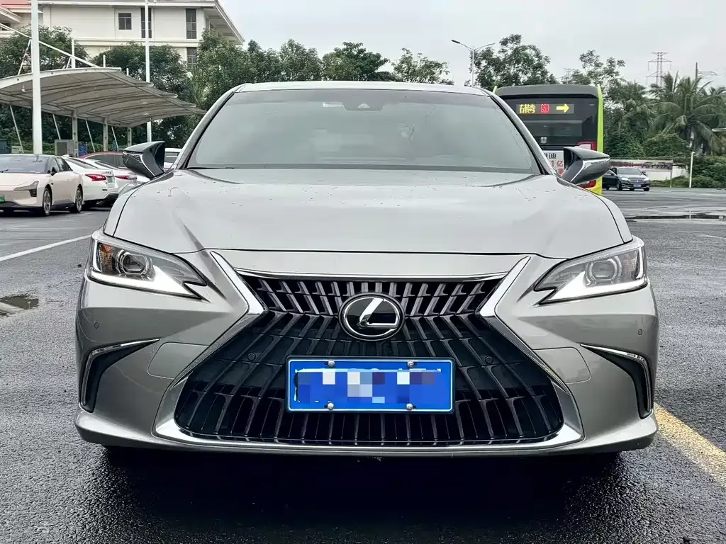 Lexus ES 2023 из CN, фото 2