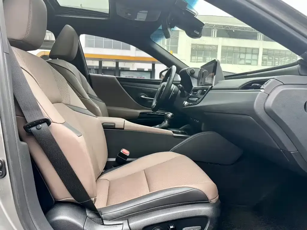 Lexus ES 2023 из CN, фото 7