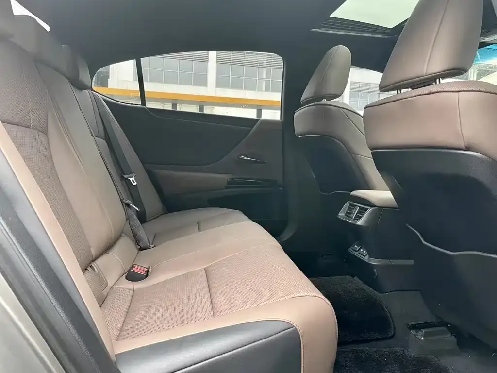 Lexus ES 2023 из CN, фото 9