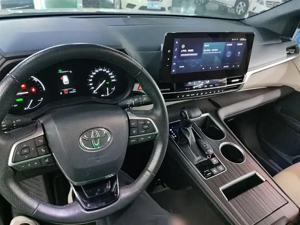 Toyota Granvia 2023 из CN, фото 10
