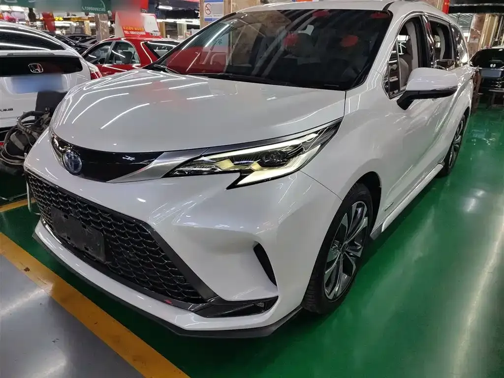 Toyota Granvia 2023 из CN, фото 2