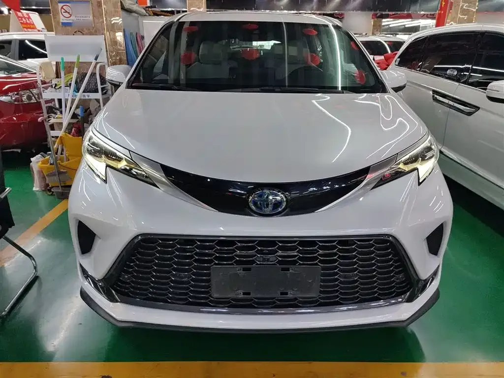 Toyota Granvia 2023 из CN, фото 3