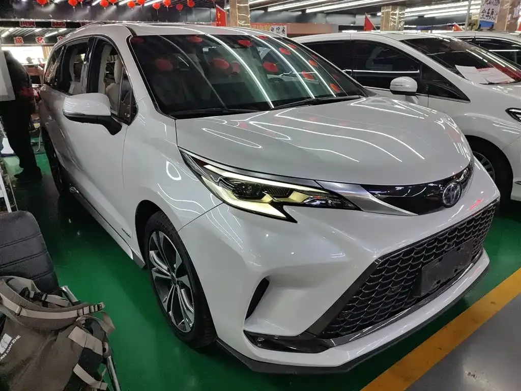 Toyota Granvia 2023 из CN, фото 4