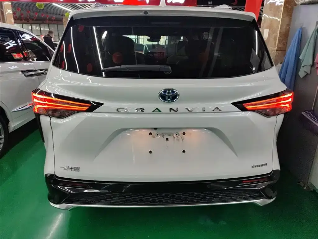 Toyota Granvia 2023 из CN, фото 6