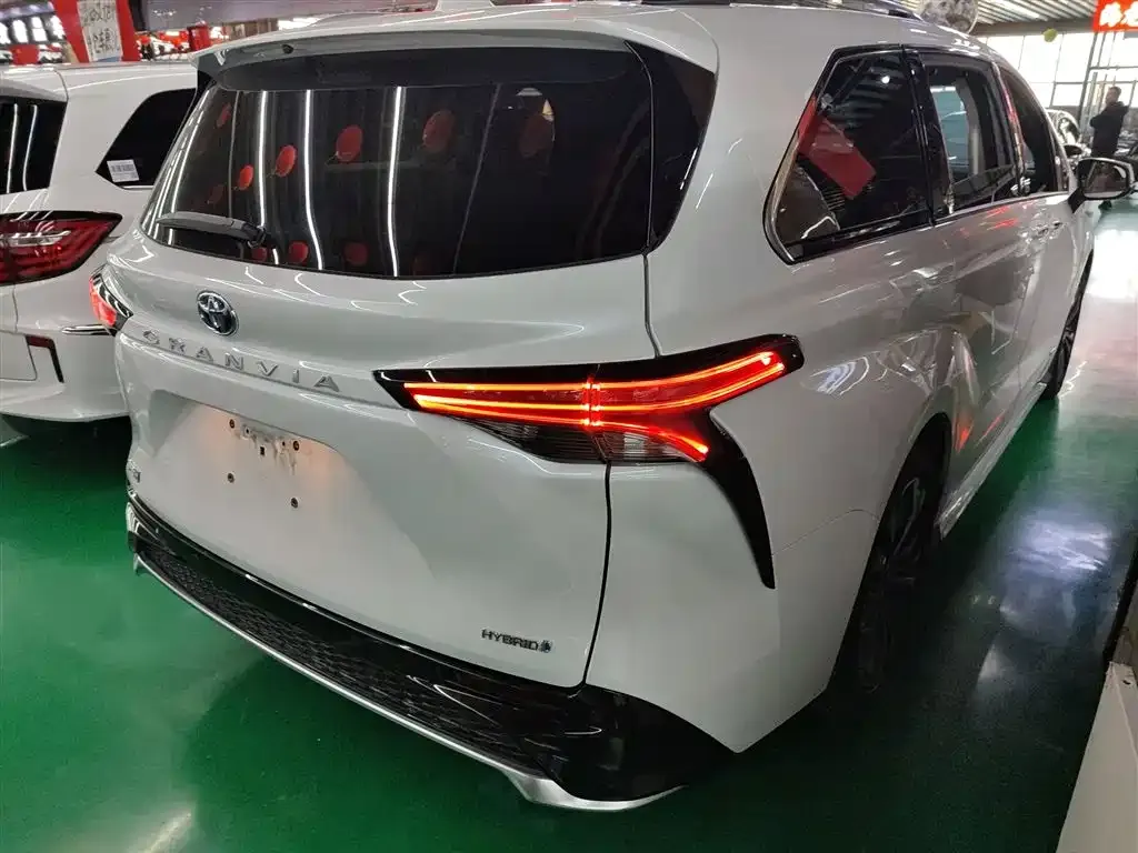 Toyota Granvia 2023 из CN, фото 7
