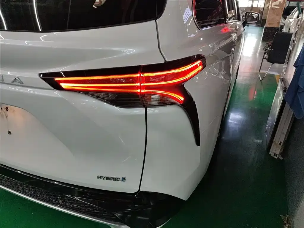 Toyota Granvia 2023 из CN, фото 8