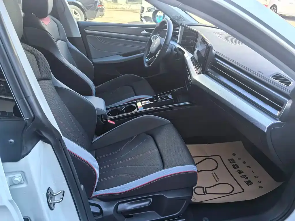 Volkswagen Lamando 2024 из CN, фото 8