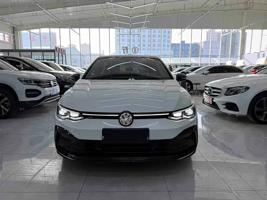 Volkswagen Golf 2022 из CN, фото 2