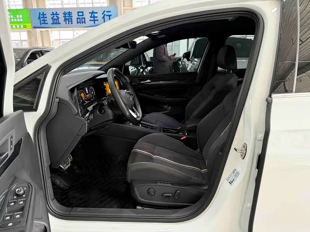 Volkswagen Golf 2022 из CN, фото 8