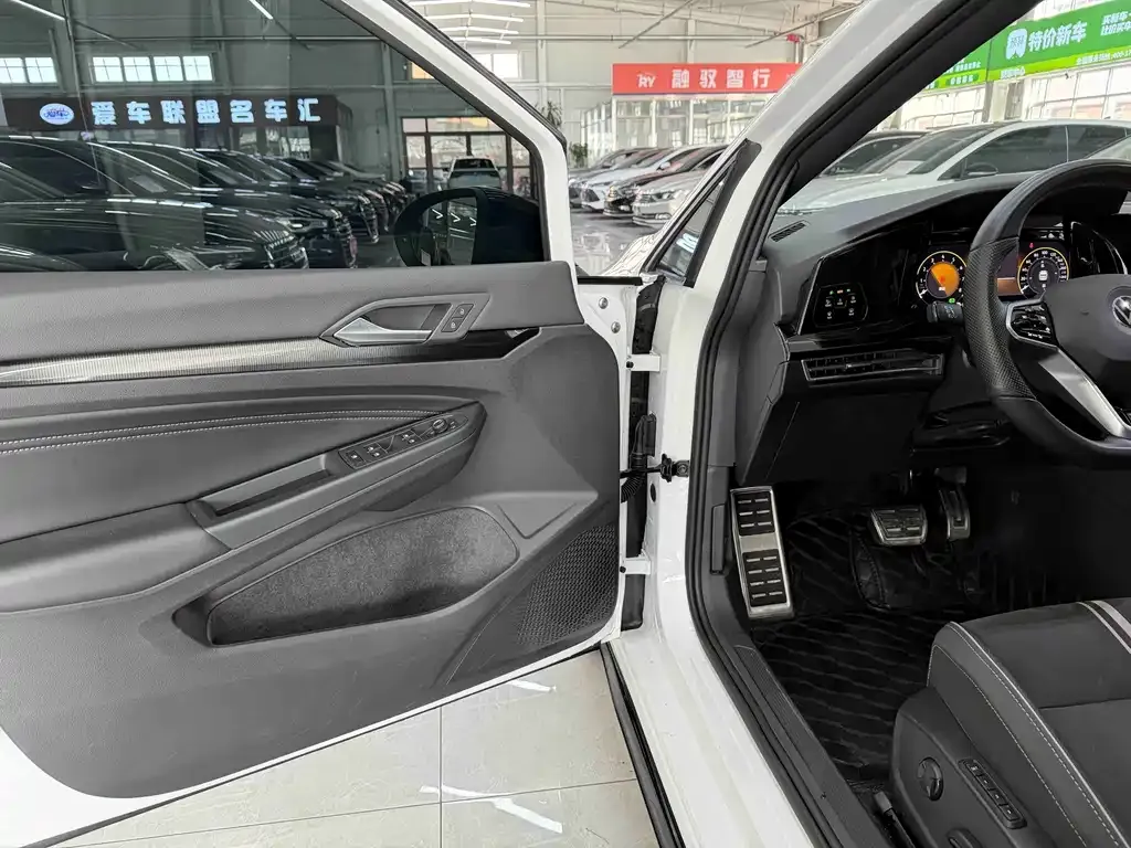 Volkswagen Golf 2022 из CN, фото 9
