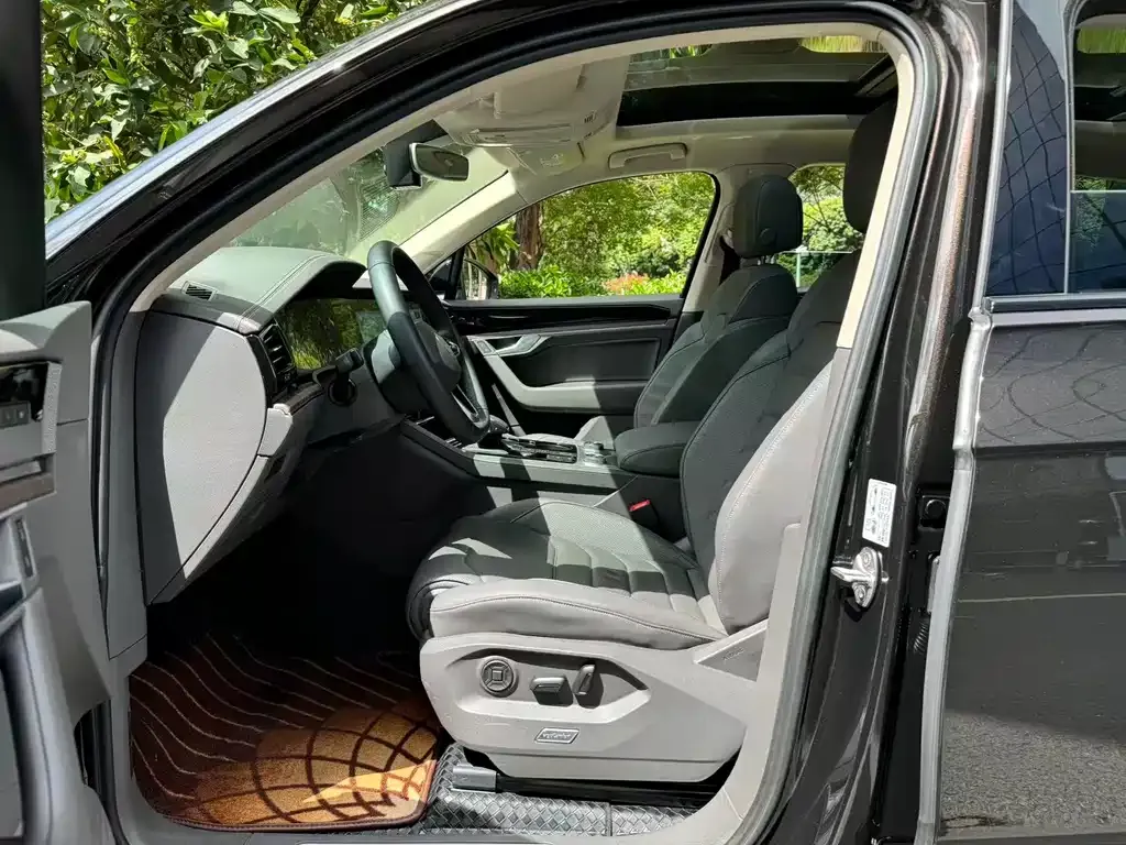 Volkswagen Touareg 2023 из CN, фото 6