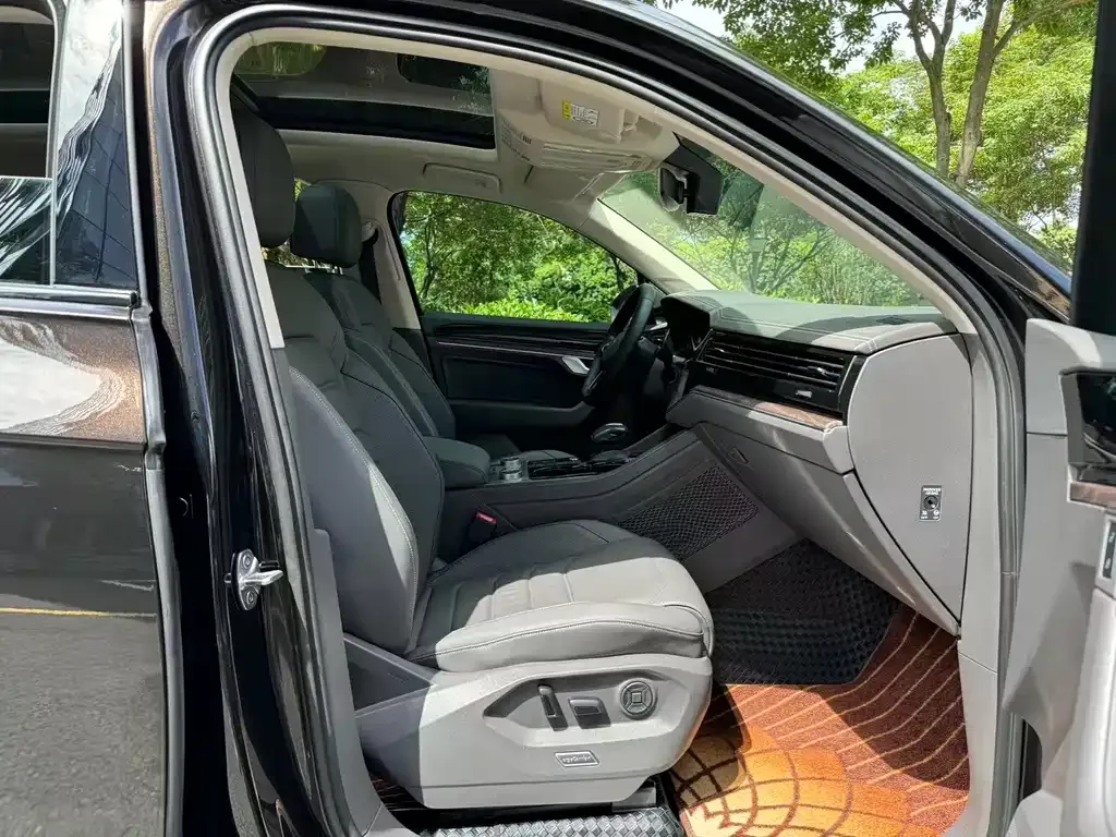 Volkswagen Touareg 2023 из CN, фото 7