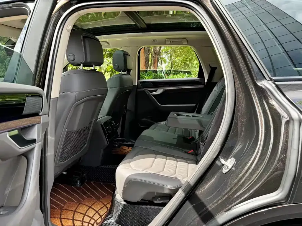 Volkswagen Touareg 2023 из CN, фото 8