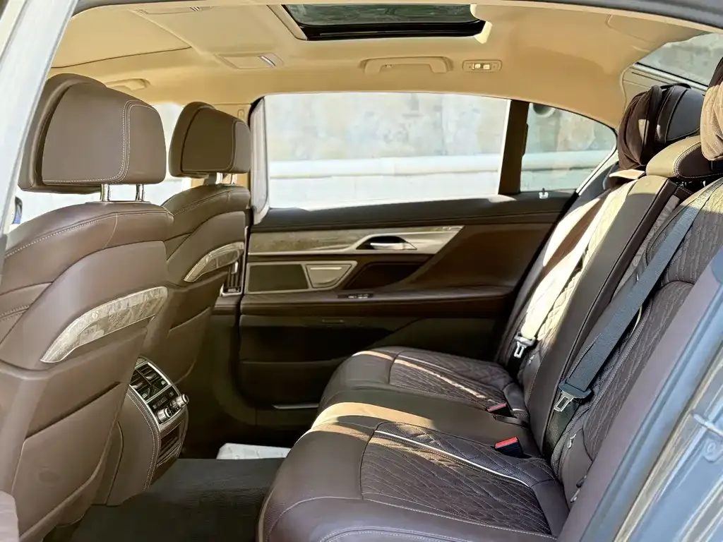 BMW 7 Series 2021 из CN, фото 10