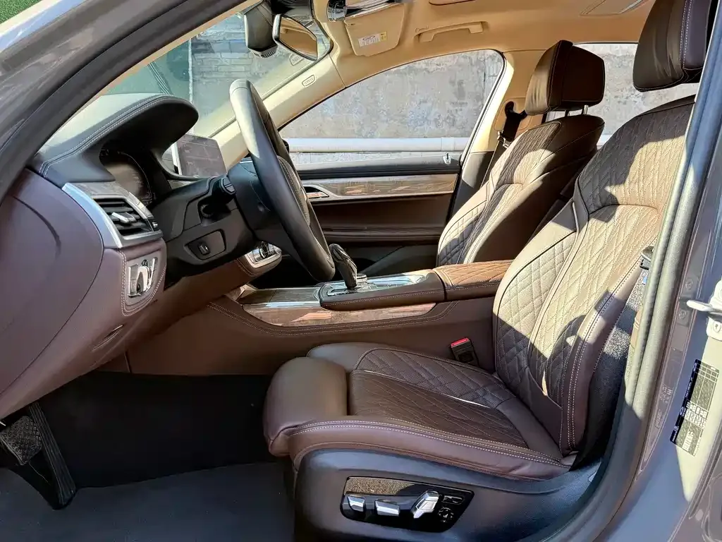 BMW 7 Series 2021 из CN, фото 5
