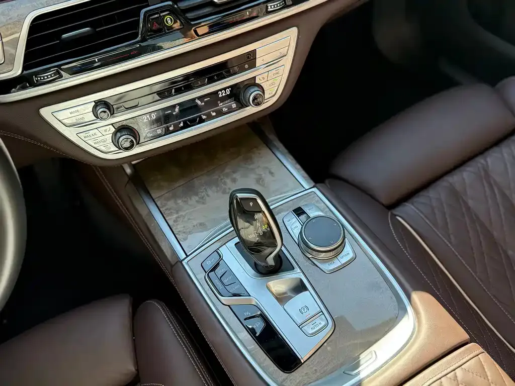 BMW 7 Series 2021 из CN, фото 9