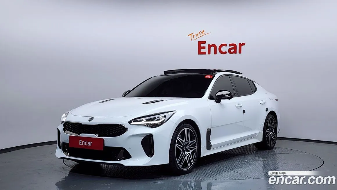 Kia Stinger — фото 1