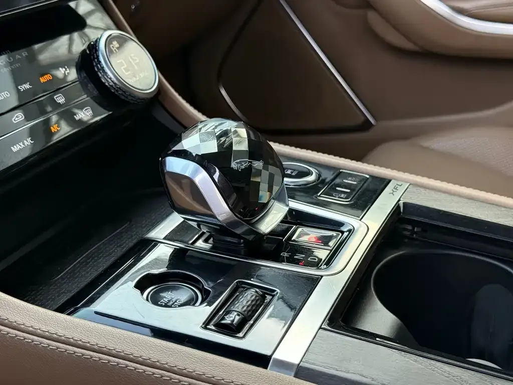 Jaguar XFL 2022 из CN, фото 10