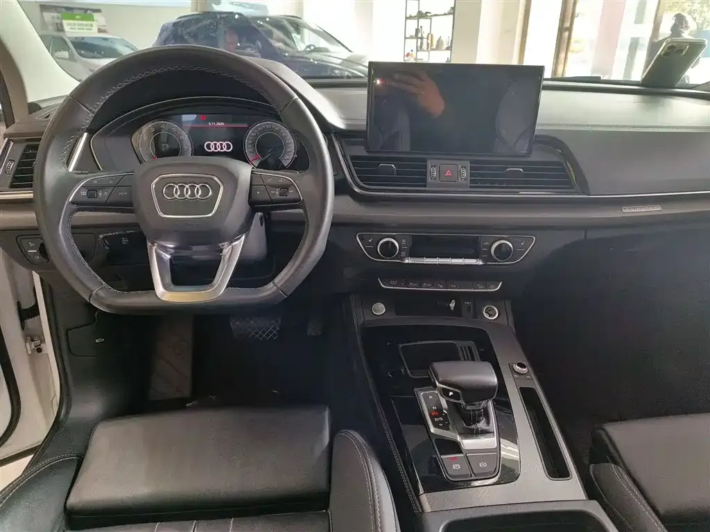 Audi Q5L — фото 10