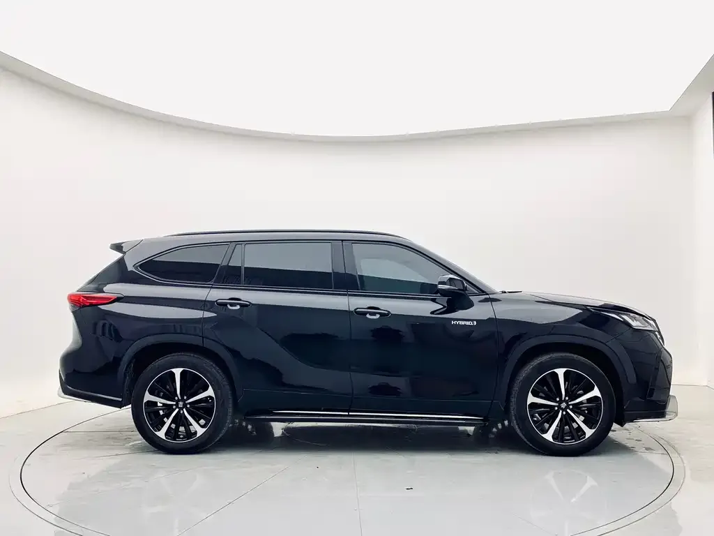 Toyota Crown Kluger 2021 из CN, фото 4