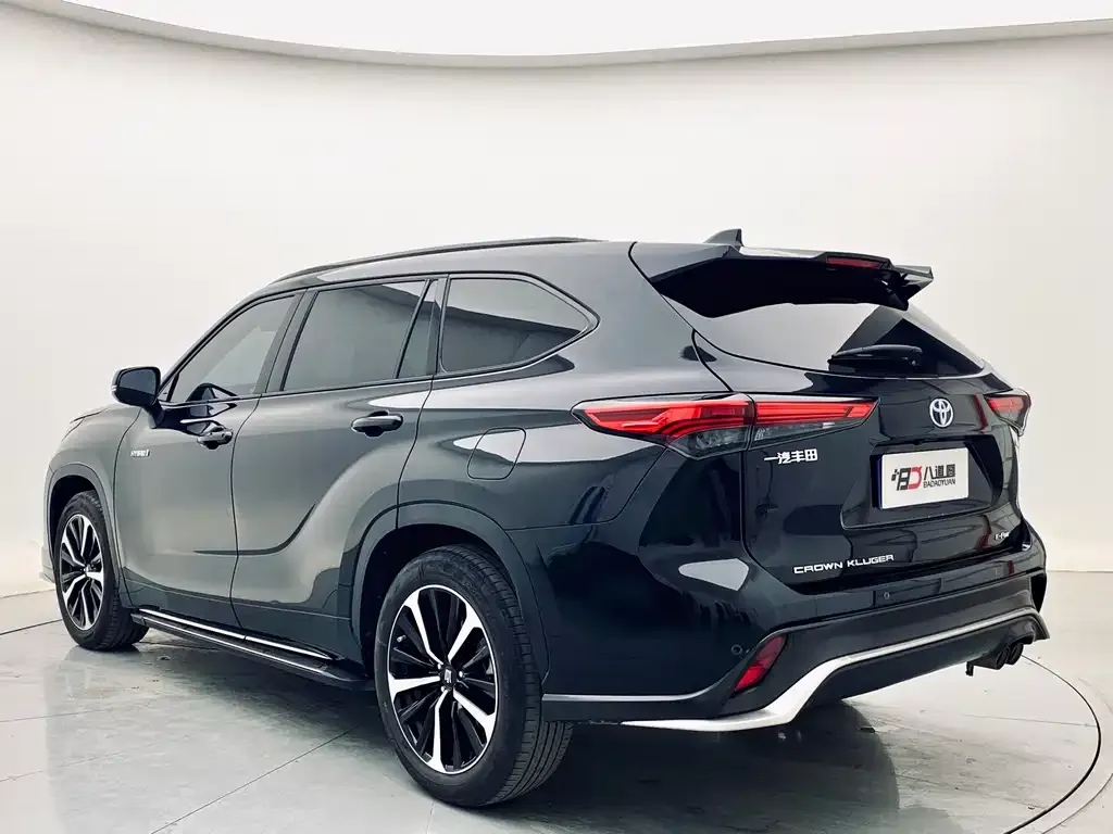 Toyota Crown Kluger 2021 из CN, фото 7