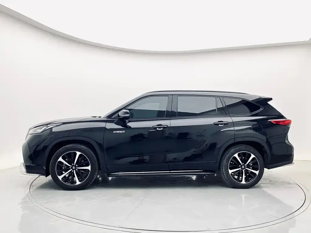 Toyota Crown Kluger 2021 из CN, фото 8