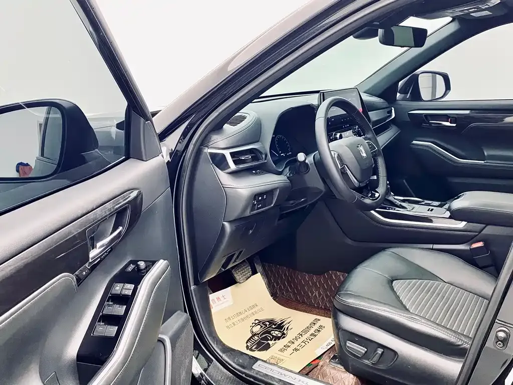 Toyota Crown Kluger 2021 из CN, фото 9