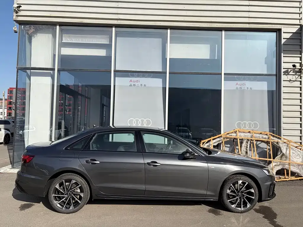 Audi A4L 2023 из CN, фото 3