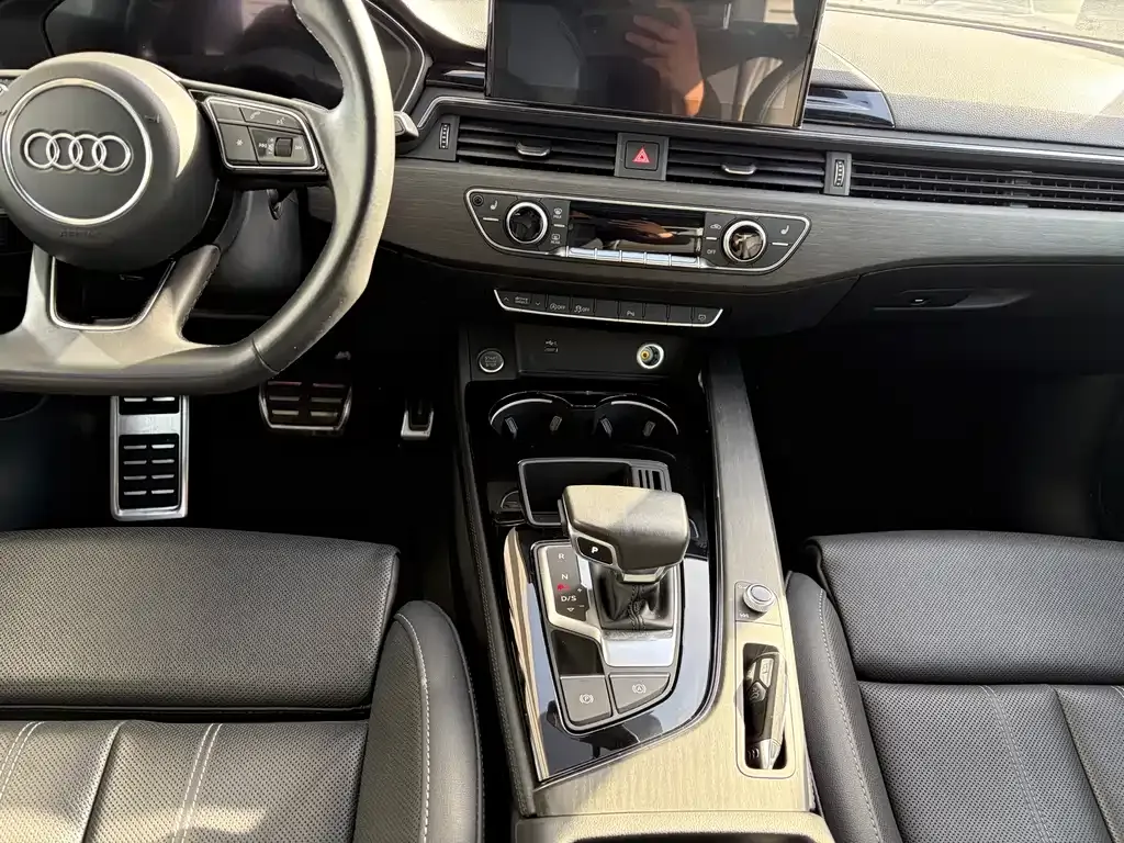Audi A4L 2023 из CN, фото 7