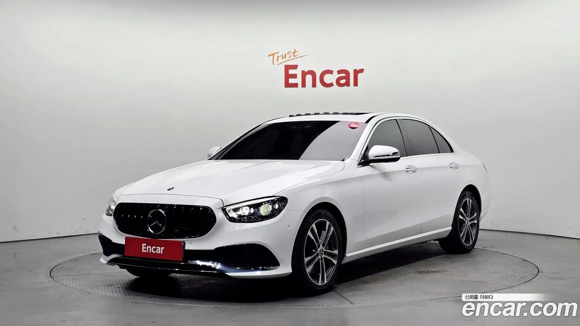 Mercedes-Benz E-Class — фото 1