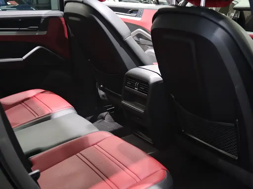 Porsche Cayenne 2024 из CN, фото 8