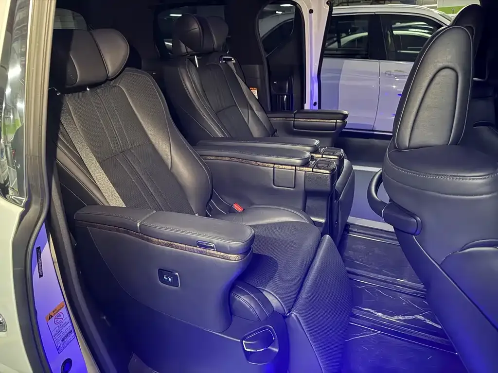 Toyota Alphard 2022 из CN, фото 10