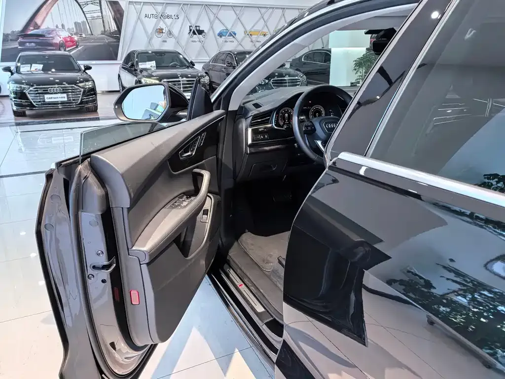 Audi Q8 2024 из CN, фото 10