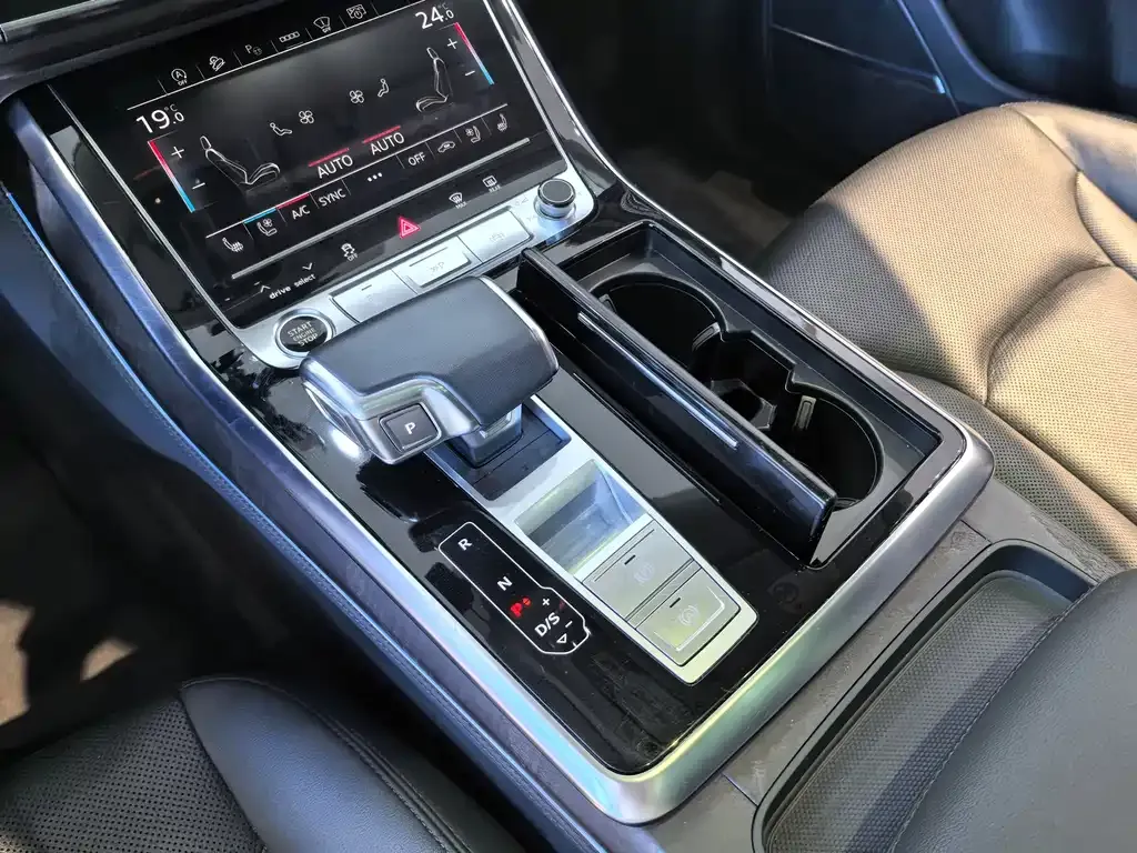 Audi Q8 2024 из CN, фото 8