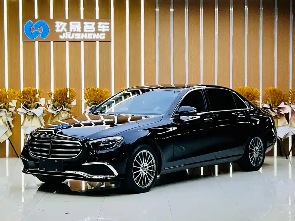 Mercedes-Benz E-Class — фото 1