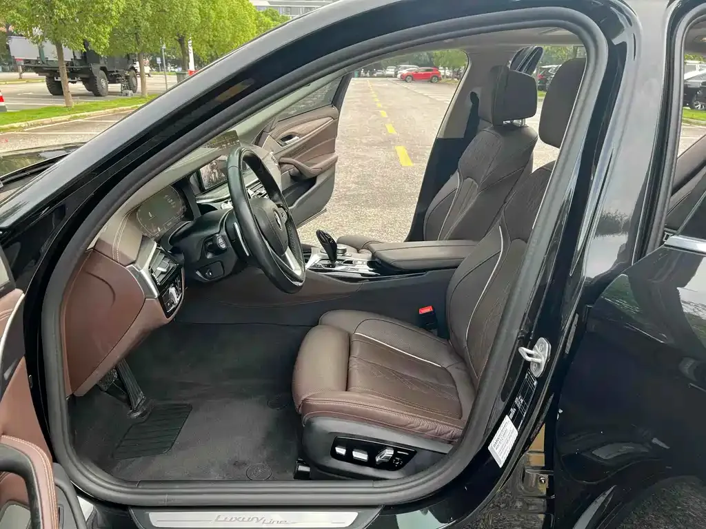 BMW 5 Series 2022 из CN, фото 7